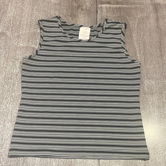 Striped Black and White Sleeveless Top - Picture 1 of 2